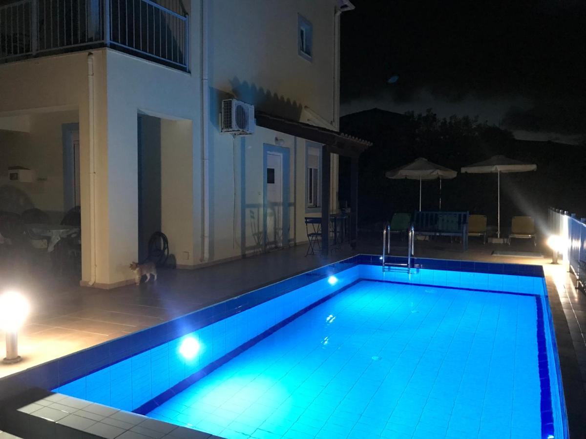 Breathtaking Sea And Mountain Views With Private Pool, Peace Full Relaxing With Wifi Near Shops And Restaurants Willa Chania (Crete)